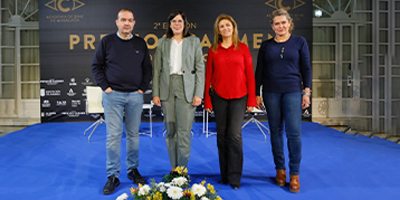 El Patio de Luces de la Diputación Provincial de Almería ha acogido esta tarde una nueva mesa redonda dentro de las actividades paralelas que se están llevando a cabo coincidiendo con la celebración de los Premios Carmen de la Academia de Cine de Andalucía en Almería, este sábado, 4 de febrero, en el Auditorio Maestro Padilla a partir de las 22 horas